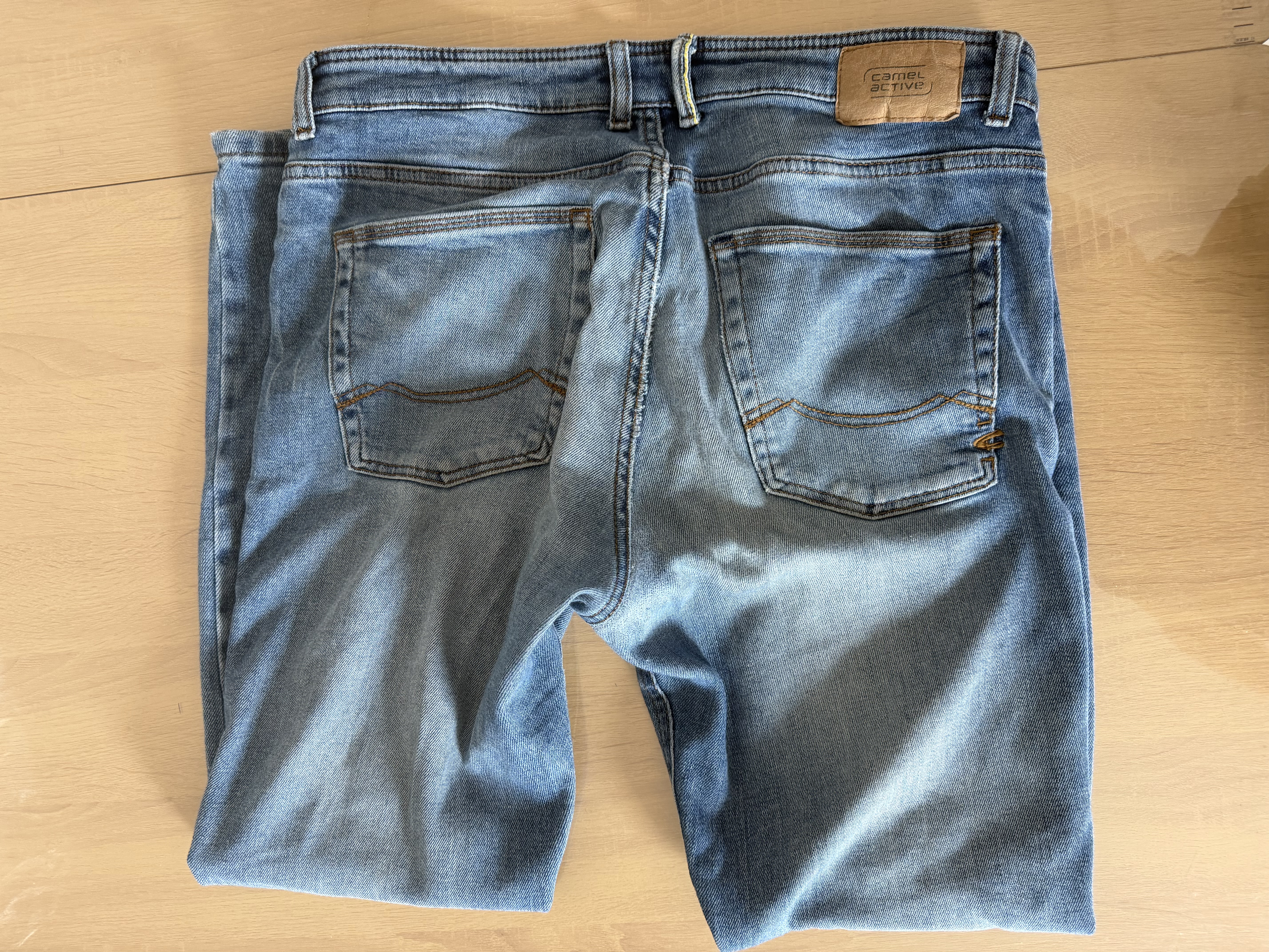 Jeans Schrittnaht – nach der Reparatur