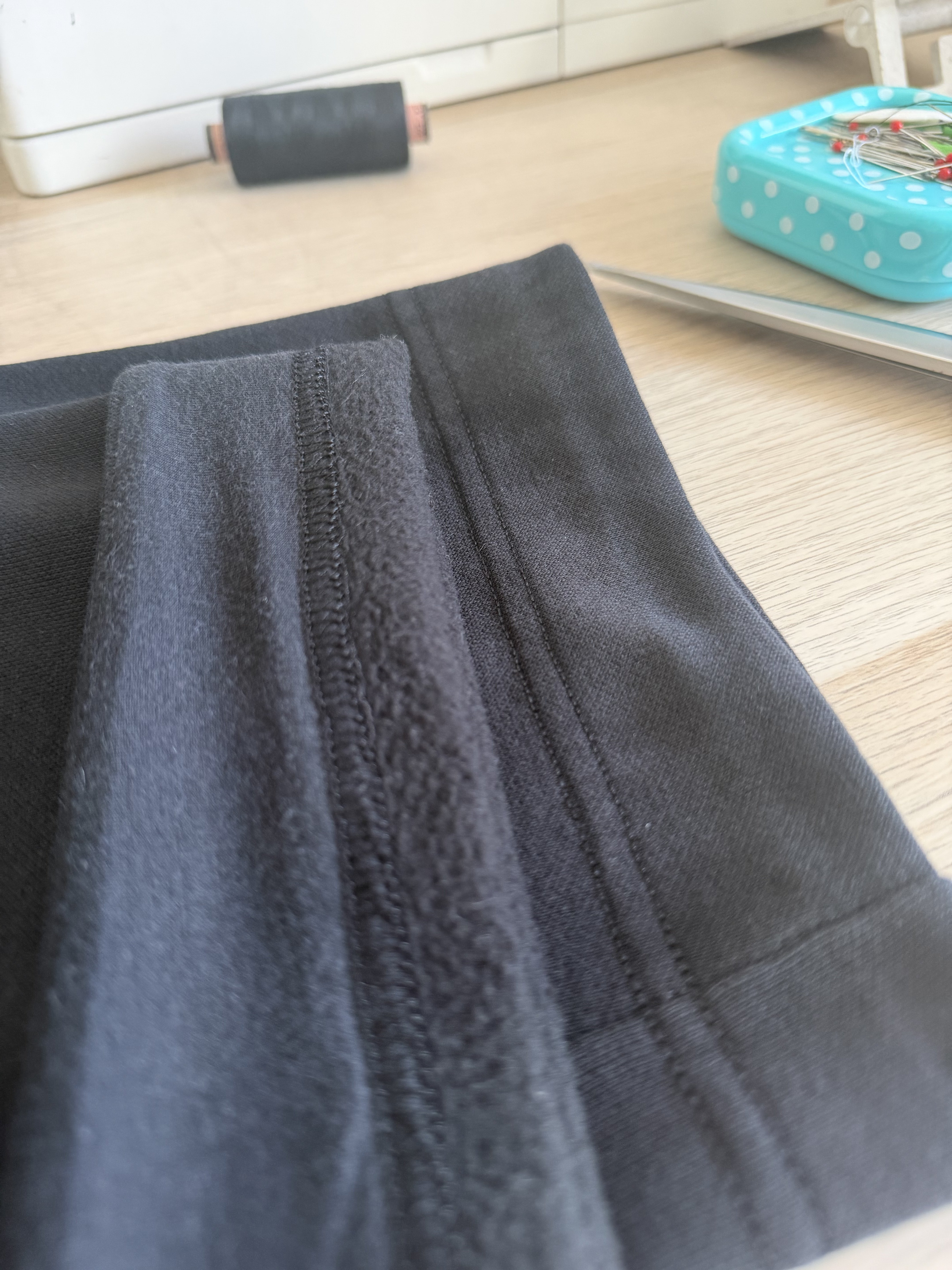 Coverstitch Detail – rekonstruierter Saum