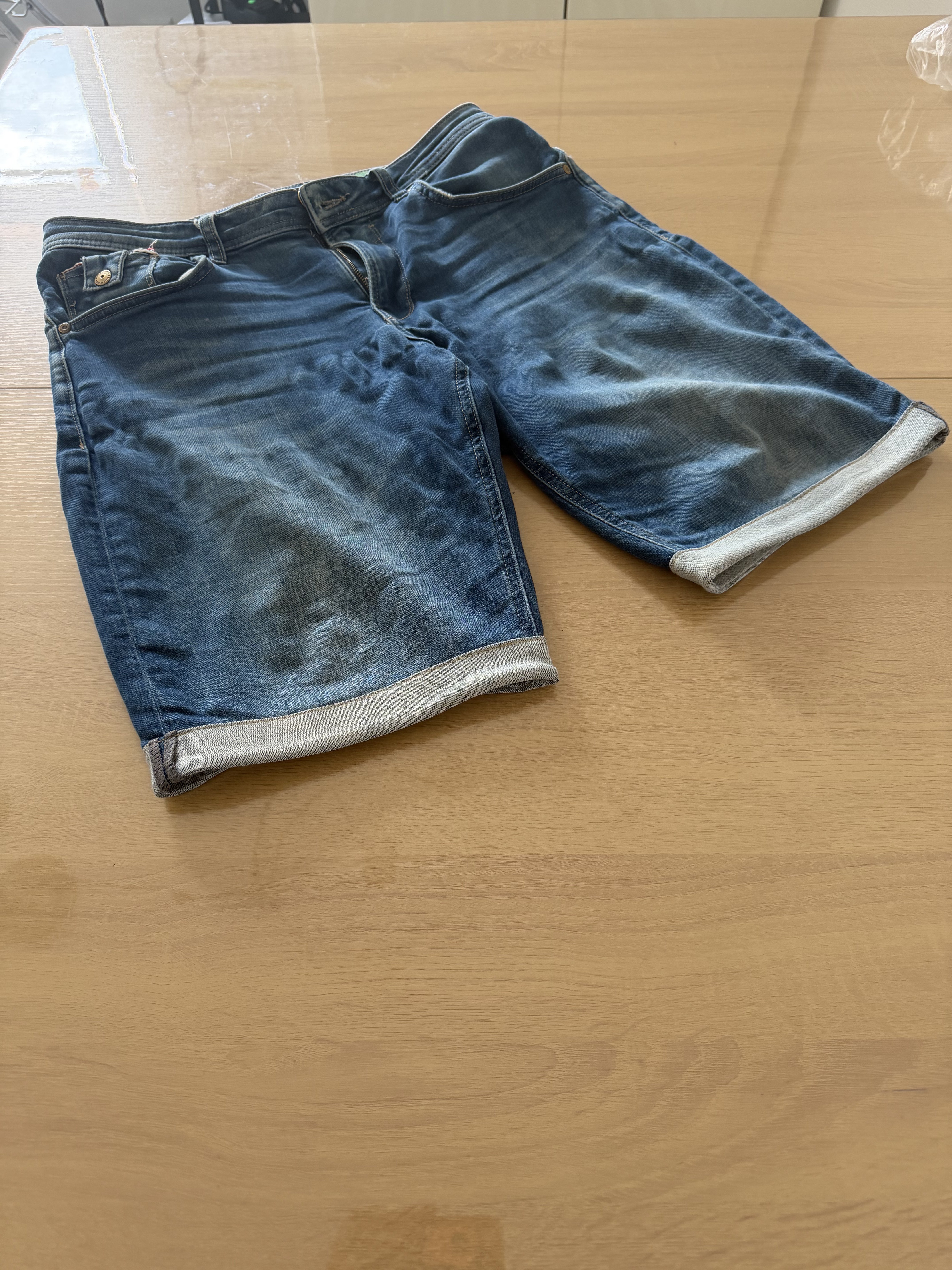 Jeans zu Short – fertige Short mit Umschlag